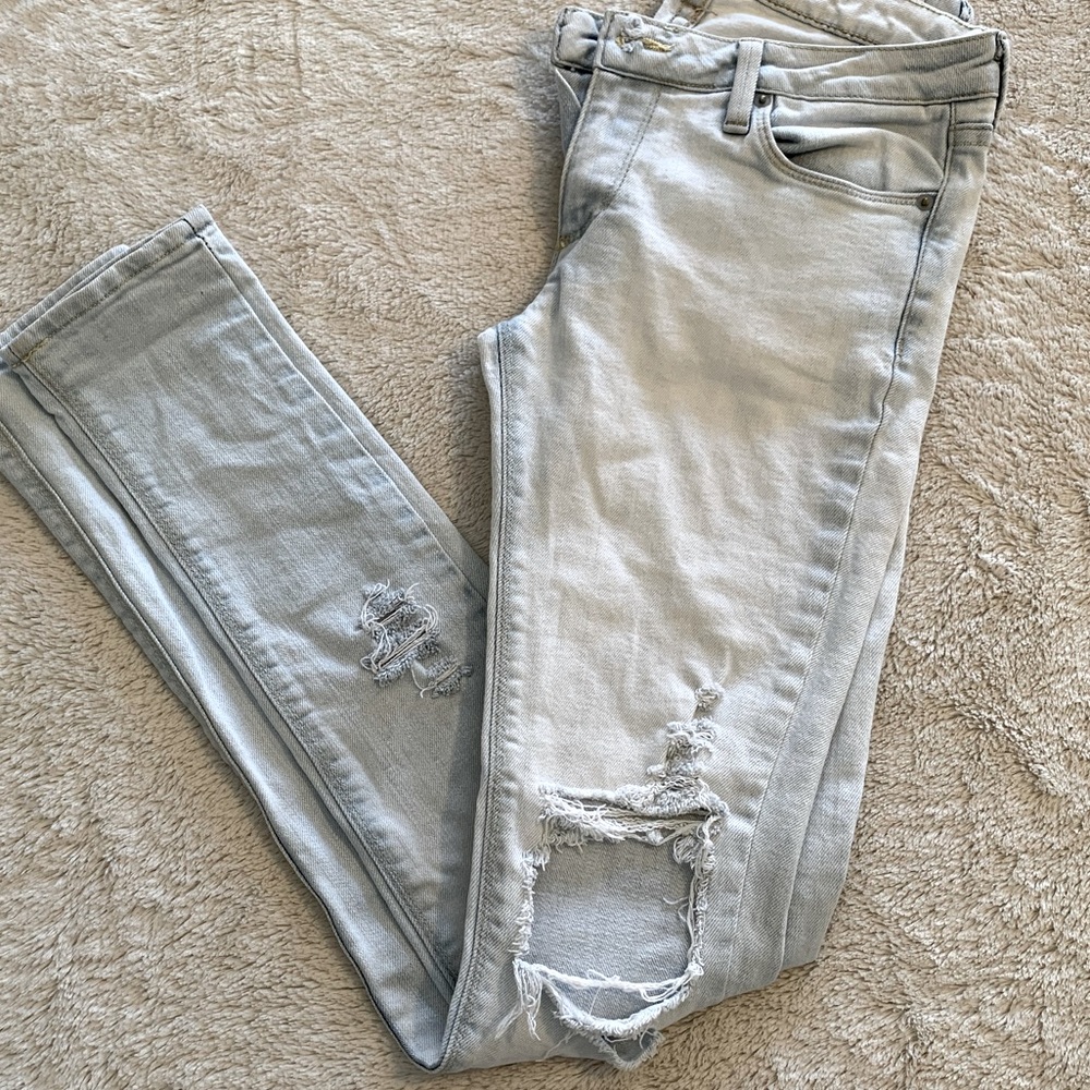 Destroyed Lt wash denim jeans 28